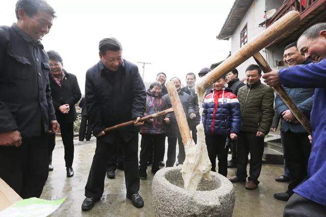 习近平的拜年范儿，年味足、情意浓